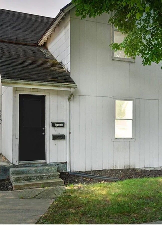 Building Photo - 1315 Huestis Ave Unit 1
