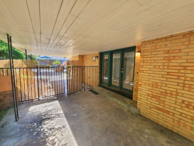 Photo - Charming 3 Bed 1 Bath Home in Kennydale