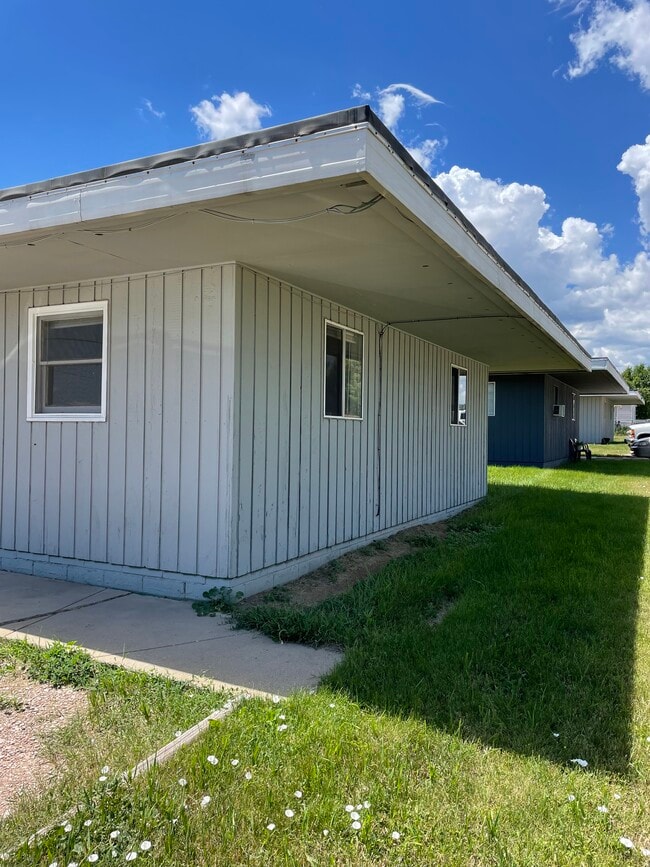 Side Picture - 131 E Nowlin St Unit 205