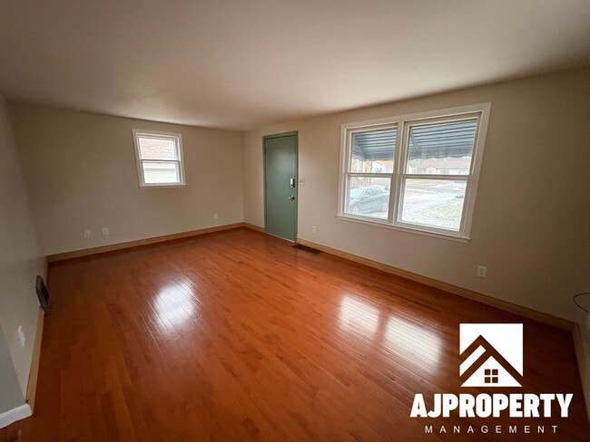 Photo - 1925 S Lake Ave