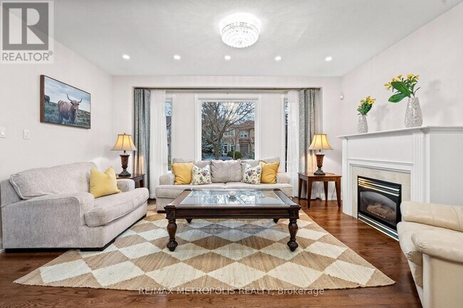 Photo - 552 Feathergrass Crescent