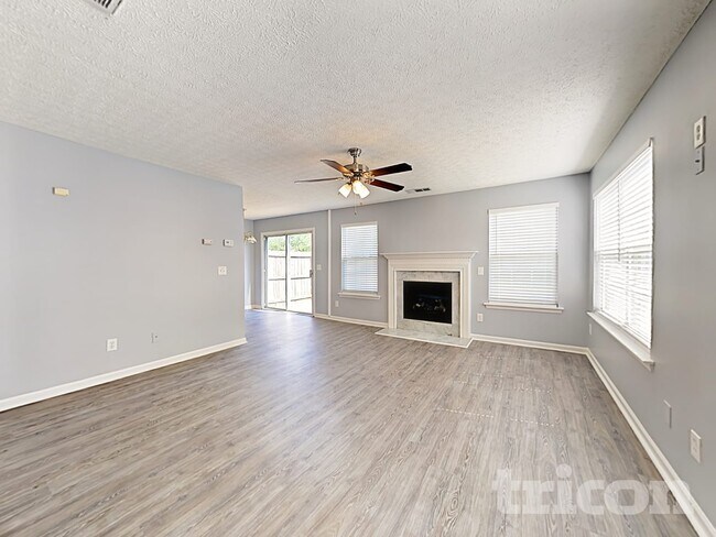 Photo - 202 Silver Ridge Dr