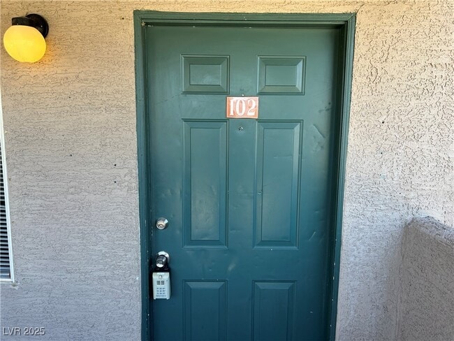 Building Photo - 6553 McRae Ave Unit 102 Rental