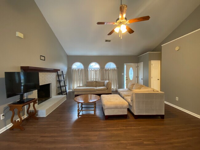 Room in Single Family Home on Hathshire Dr