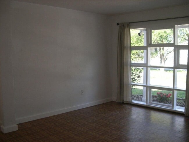 Photo - 220 Golden Days Dr