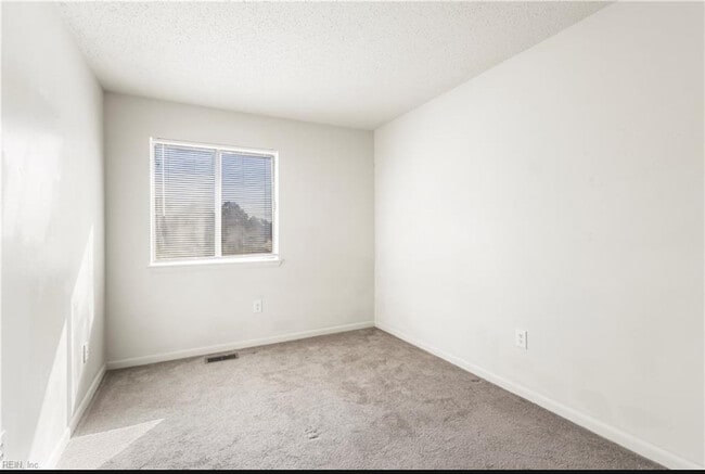 Photo - 900 Monarch Dr