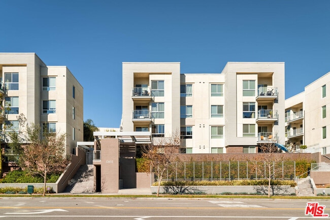 Photo - 12655 Bluff Creek Dr Unidad 108 Rental