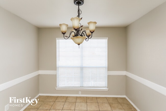 Photo - 312 Pin Oak Ln