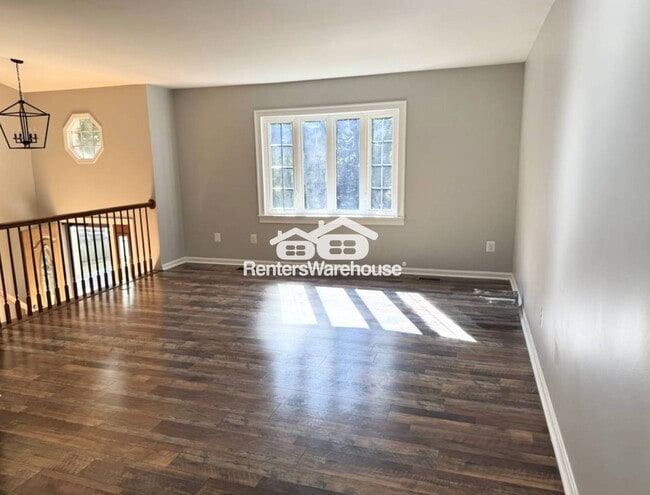 Photo - 6435 Williams St