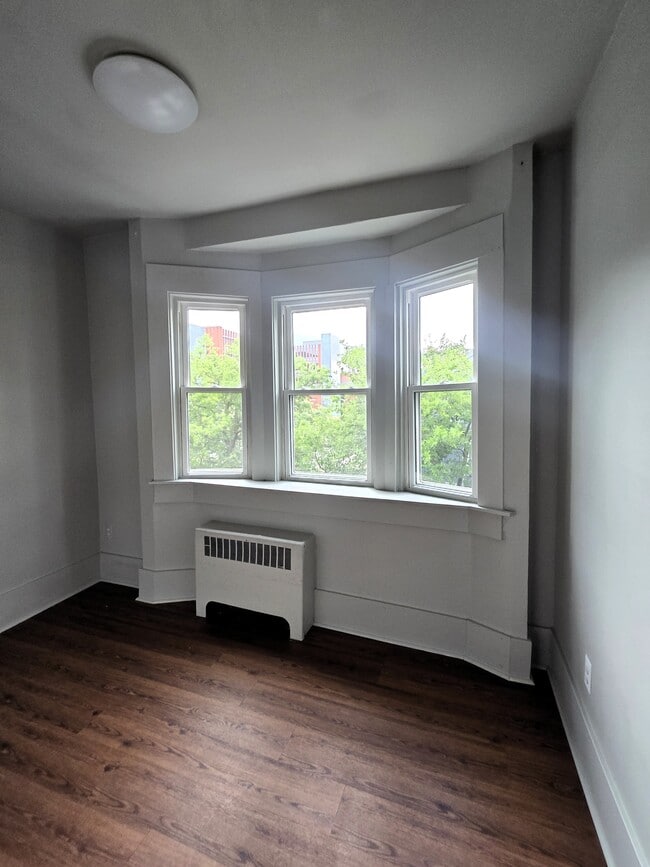 Photo - 806 Hill St