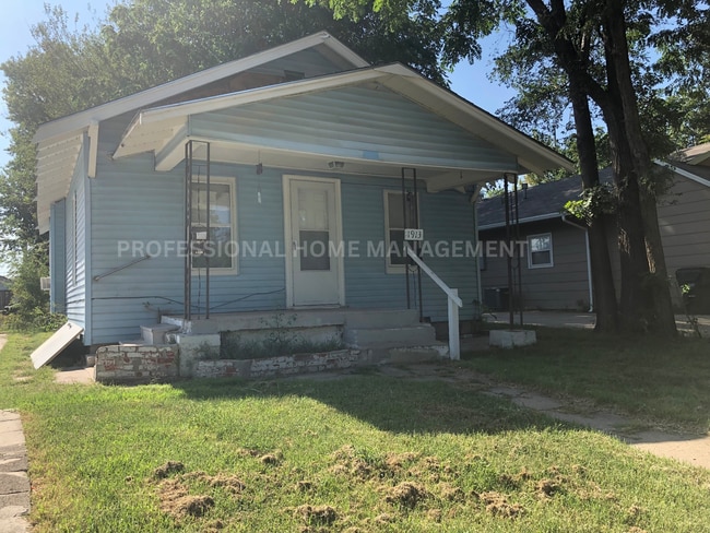 Building Photo - A cozy 2 bedroom home with versatile living space and plenty of storage including a partially fin...