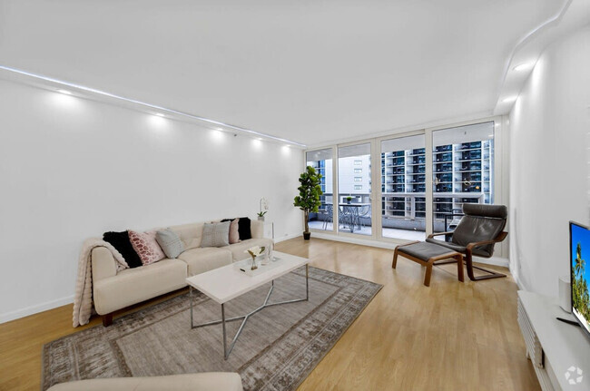 Building Photo - 1717 N Bayshore Dr Unit ID1054089P Rental