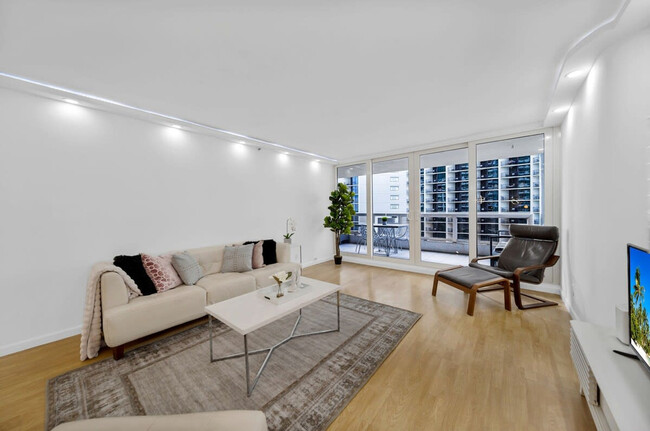 Building Photo - 1717 N Bayshore Dr Rental