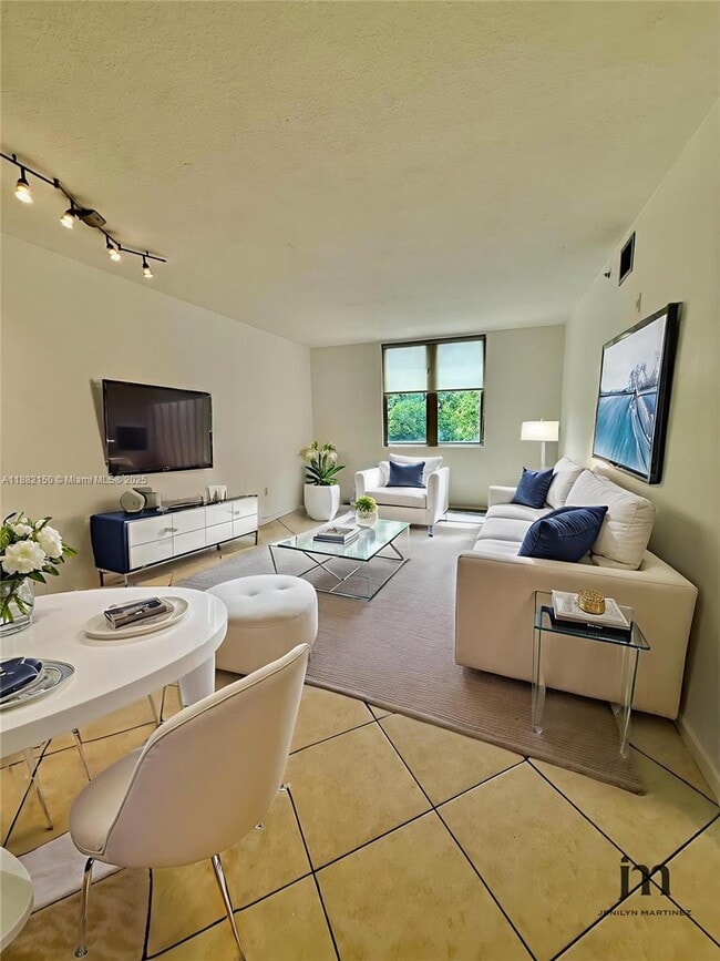 Building Photo - 2630 SW 28th St Unit 38 Rental