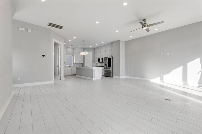 Photo - 6106 Clarkson Ln