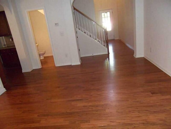 Photo - 4920 Hastings Terrace