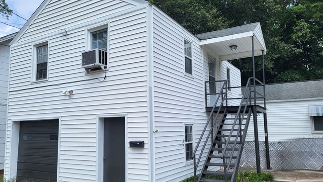 Building Photo - 1-Bedroom, 1-bathroom Apartment