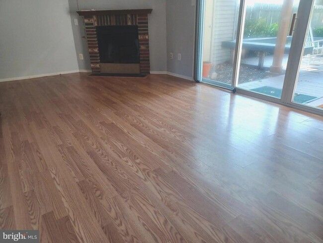 Photo - 403 Roberts Ln