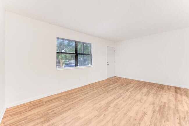 Photo - Whispering Winds Apartments