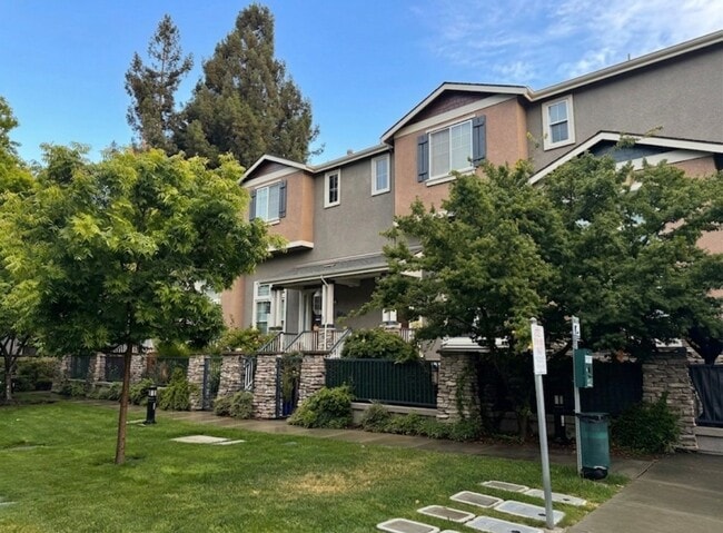 Photo - COMING SOON! | $3,700 / 3BR GORGEOUS CENTRAL FREMONT TOWNHOME IN PARKMONT