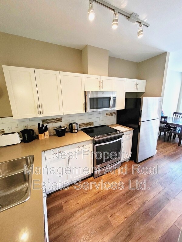 Photo - 110-110 Baxter Ave