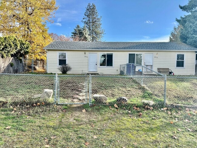 Building Photo - 6916 N Normandie St Unit 6918