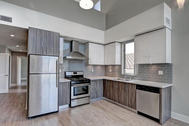 1210 S Corning St Unit 201