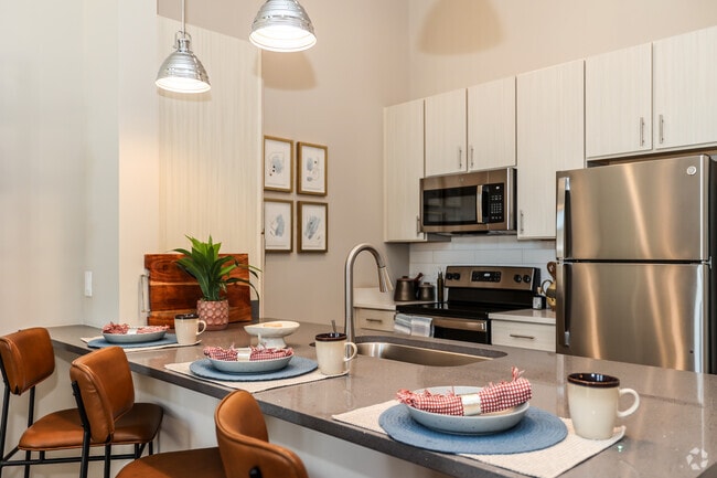 Interior Photo - 1001 Tyvola