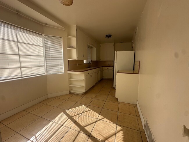 121 W 2nd St