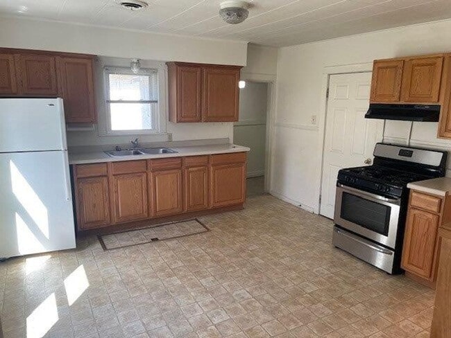 Photo - Cozy 2 Bedroom 1 Bath With Detached Double...