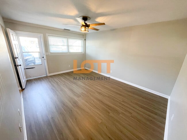 Photo - 2404 E Lee Rd Unit A