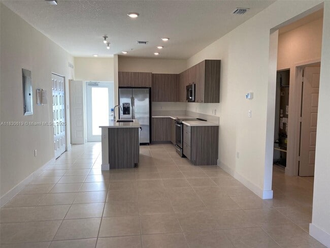 Photo - 4636 NW 84th Ave Unidad
