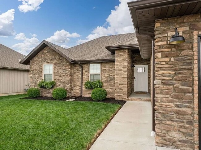876 Dyanne Dr