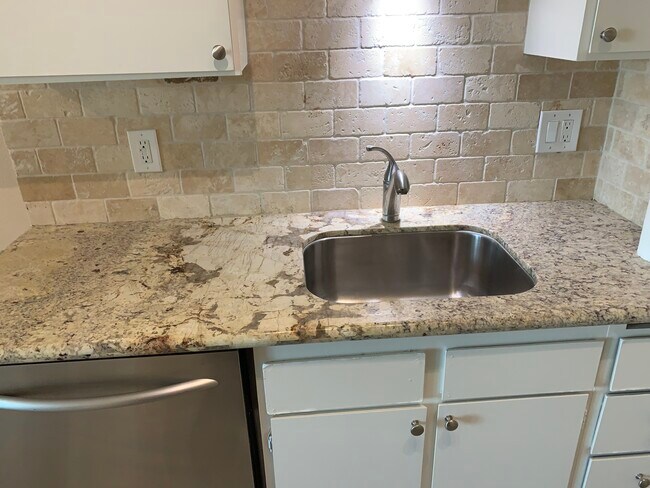 Photo - 1550 W Ashlan Ave Unidad 205 Rental