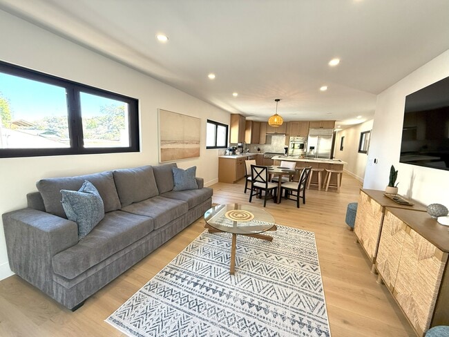 Open living dining area - 3434 Talbot St