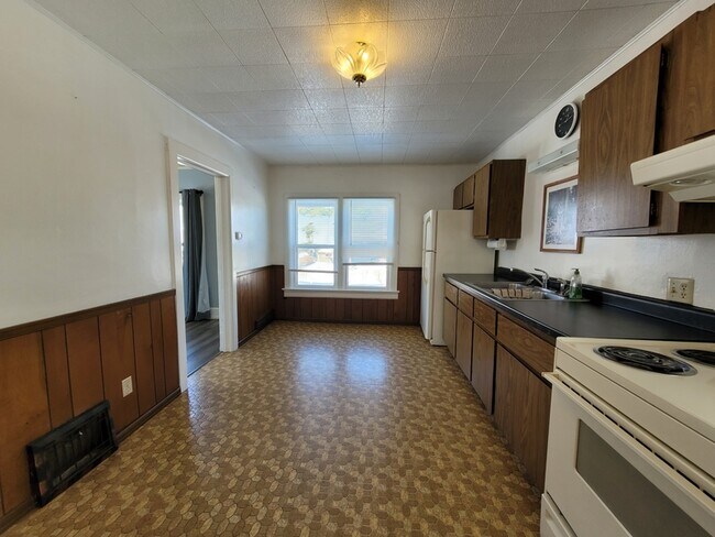 Photo - 202 W State St