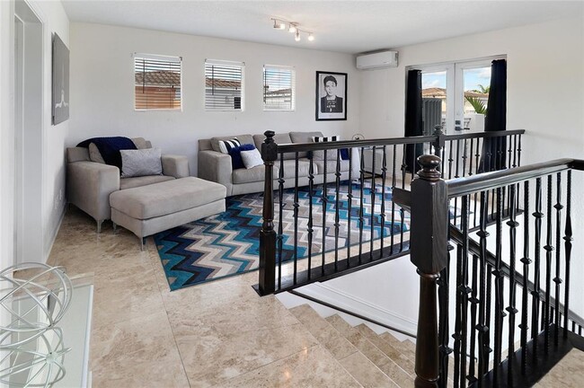 Photo - 601 NE 11th Ave