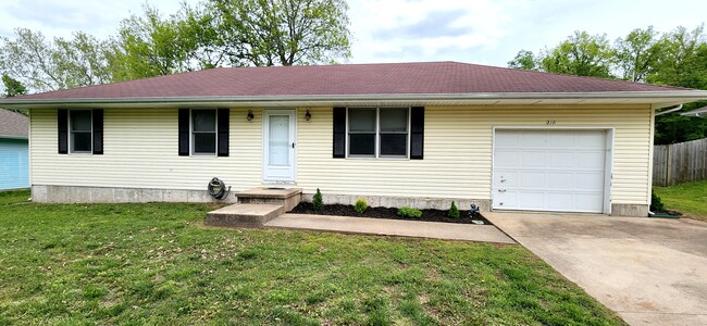 Photo - 310 S Basswood Ave Casa