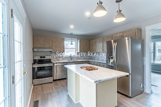 Photo - 2410 Albion St