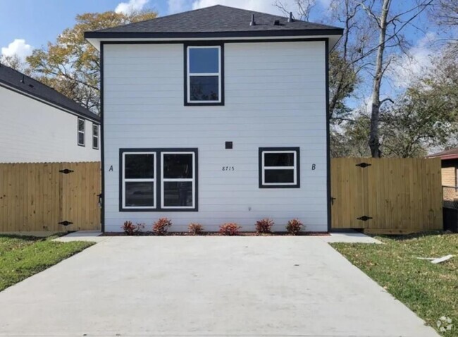 Building Photo - 8715 Bertwood St Rental