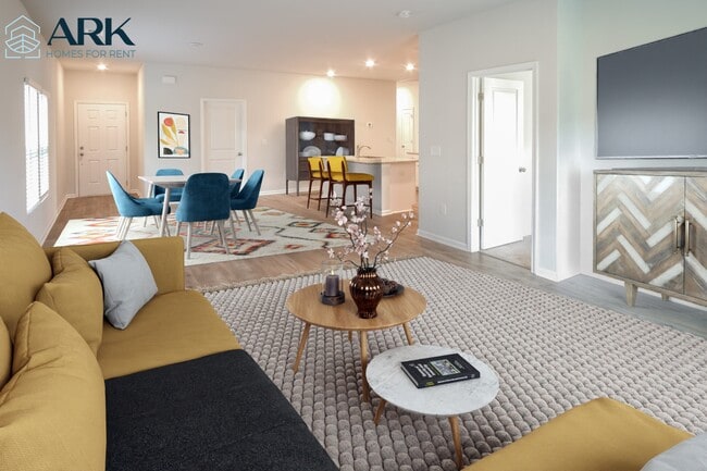 Photo - 136 Reindeer Rd S