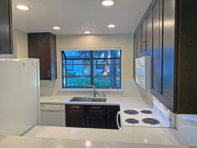 Photo - Beautifully Updated 2 Bedroom, 2 Bathroom ... Casa