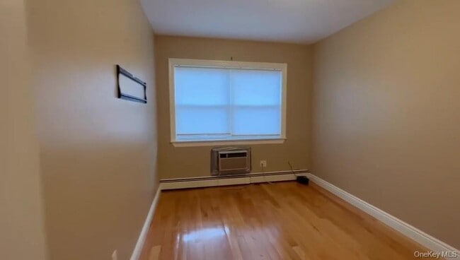 Photo - 57-32 136th St