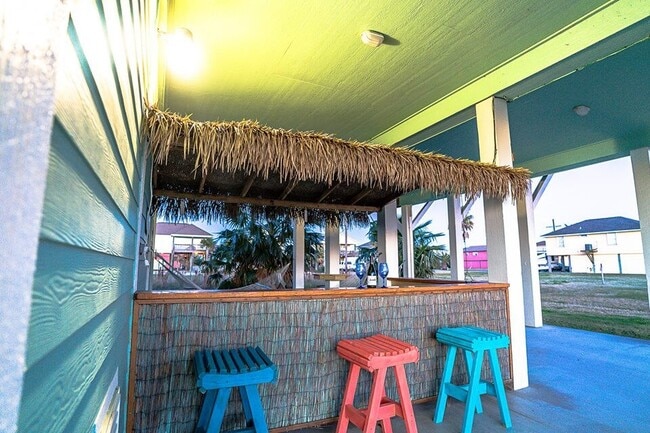 986 Bahama Dr
