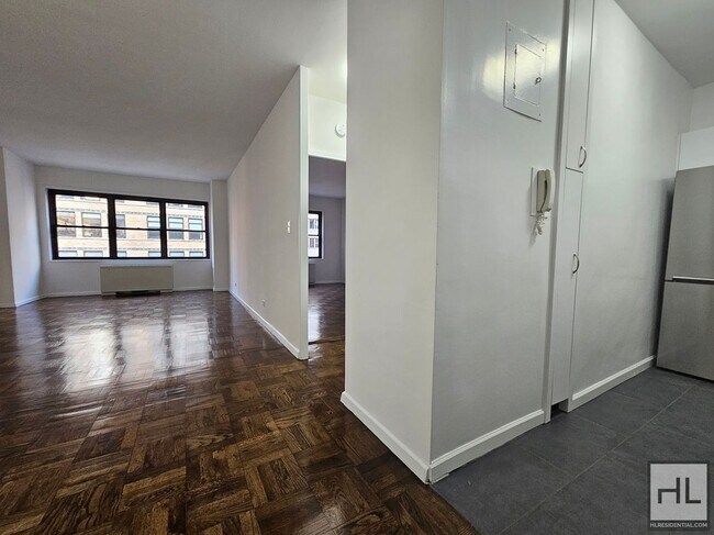 Building Photo - 5 AVENUE Rental