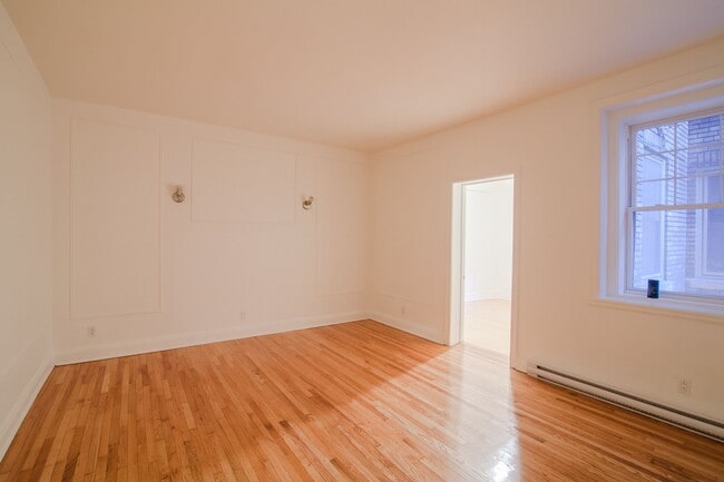 Photo - 2100 Rue du Fort Unit 102