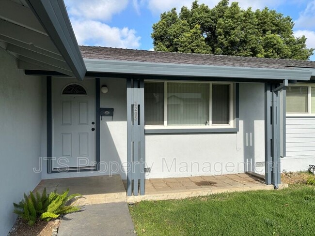 Photo - 5205 Valonia St