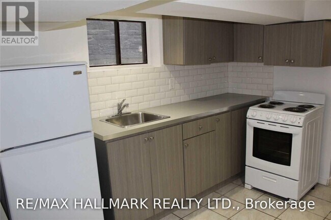 Photo - 48 Strathcona Ave