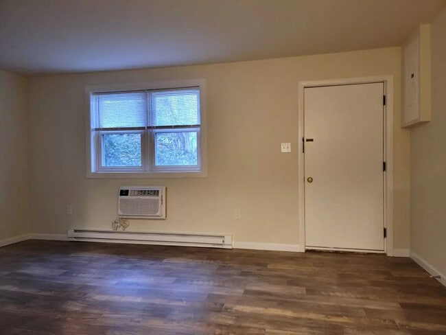 Photo - 675 E Main St Unidad B2