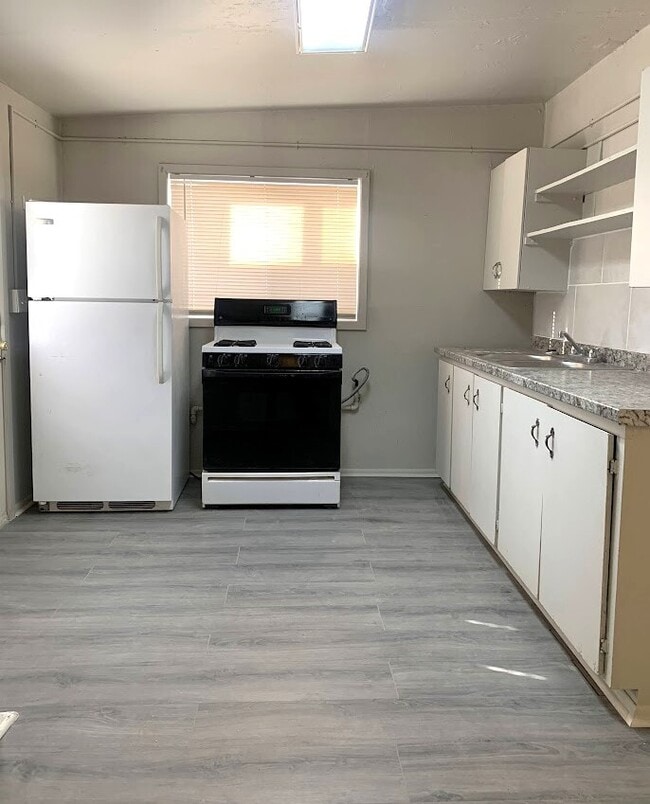 Downtown 1 Bedroom 1 Bath Bungalow - Downtown 1 Bedroom 1 Bath Bungalow House